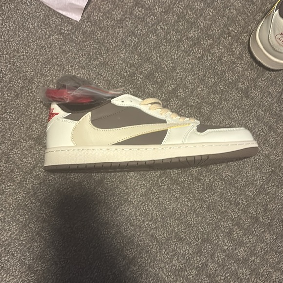 Travis Scott Jordan 1 Low “Reverse Mocha” - Picture 8 of 9